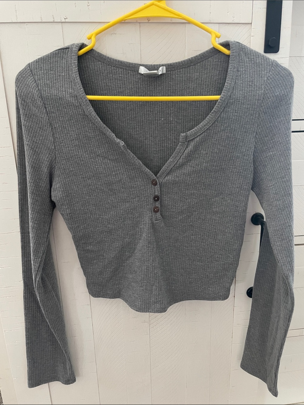 Bozzolo Gray Ribbed Henley Long-Sleeve Crop Top